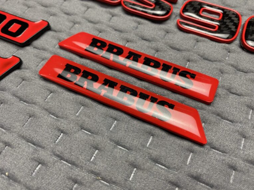 Zestaw emblematów Mercedes-Benz W463A W464 2018-2024 G-klasa styl Brabus Rocket 900 red