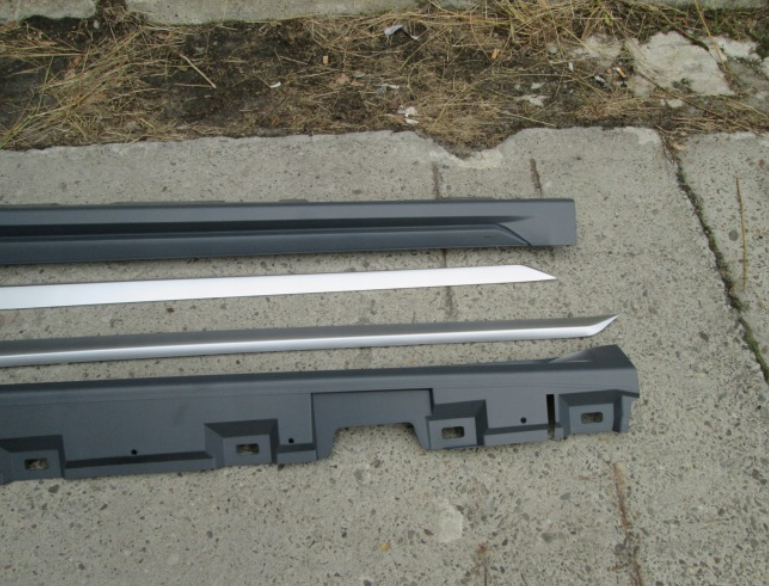 Listwy na progi boczne Audi A5 2016-2018 wzor RS5 (4 DRZWI)