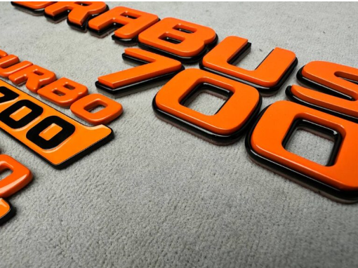 Zestaw emblematów Mercedes-Benz W463A W464 2018-2024 G-klasa styl Brabus biturbo 700 Orange