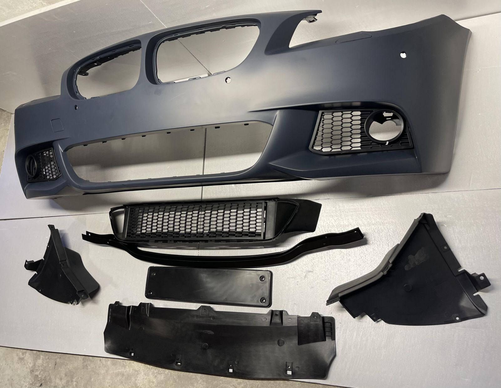 Zderzak przedni do BMW 5 F10 2010-2013 styl M-tech