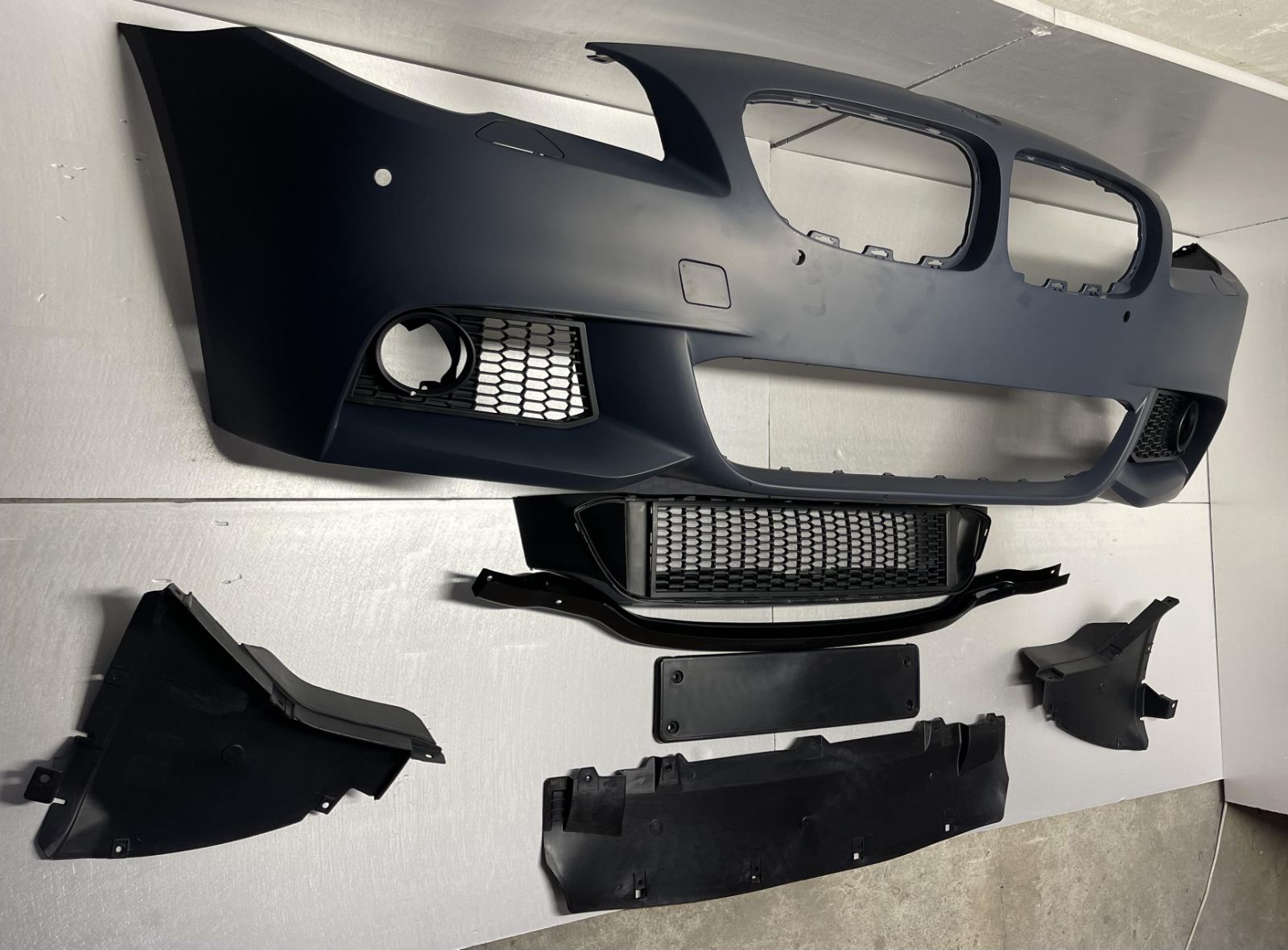 Zderzak przedni do BMW 5 F10 2010-2013 styl M-tech